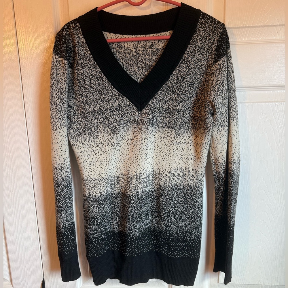 Stylish Black and White Women's Sweater
